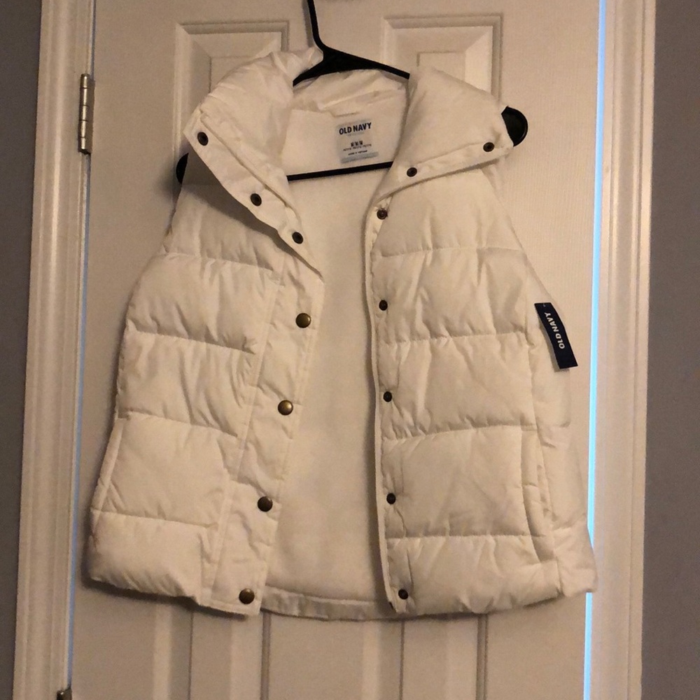 New white old navy puffer vest